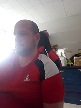 Snapshot of destructeur6 chatting on 12/15/25, 01:15 destructeur6 online show from 12/15/25, 01:15