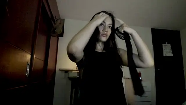 Snapshot of Lucyerobbie chatting on 04/14/26, 10:54 Lucyerobbie online show from 04/14/26, 10:54