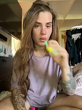 EmiliaCatalina online show from 12/01/24, 08:20