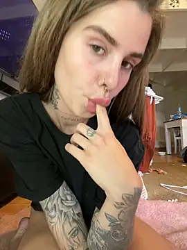 EmiliaCatalina online show from 12/14/24, 07:46