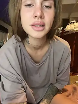 EmiliaCatalina online show from 12/16/24, 07:00