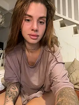 EmiliaCatalina online show from 12/20/24, 05:51