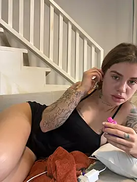 EmiliaCatalina online show from 12/22/24, 07:31