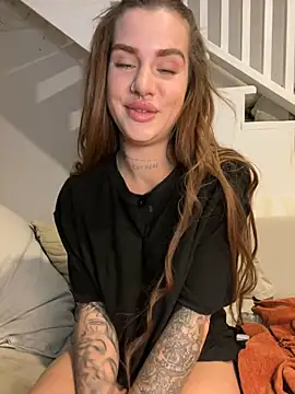 EmiliaCatalina online show from 12/27/24, 10:16