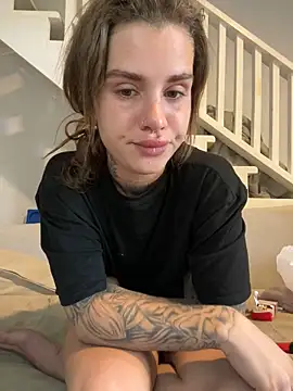 EmiliaCatalina online show from 12/31/24, 08:23