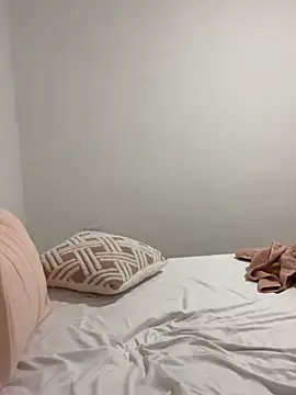 Snapshot of EmiliaCatalina chatting on 09/24/25, 11:52 EmiliaCatalina online show from 09/24/25, 11:52