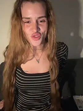 EmiliaCatalina online show from 06/04/26, 12:05