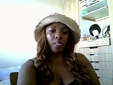 QuennNandi online show from 10/29/25, 02:52