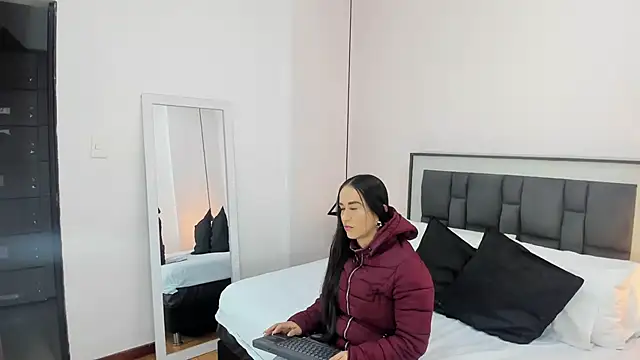 victoria cooper3 online show from 11/30/25, 09:24