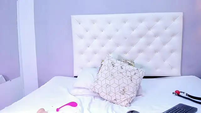 Snapshot of NICOLSKINNY1 chatting on 09/24/25, 06:55 NICOLSKINNY1 online show from 09/24/25, 06:55