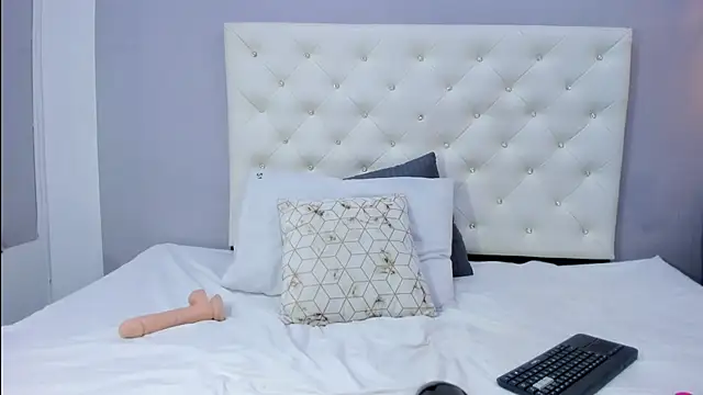 Snapshot of NICOLSKINNY1 chatting on 10/06/25, 09:45 NICOLSKINNY1 online show from 10/06/25, 09:45