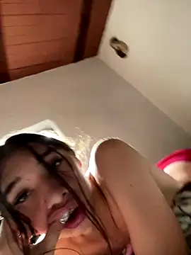 Snapshot of NICOLSKINNY1 chatting on 10/22/25, 03:45 NICOLSKINNY1 online show from 10/22/25, 03:45