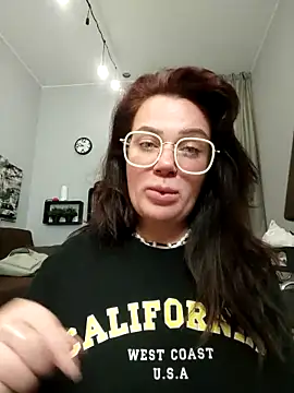 EllieOz online show from 09/30/25, 05:51