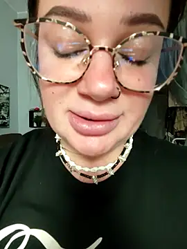 EllieOz online show from 10/01/25, 05:19