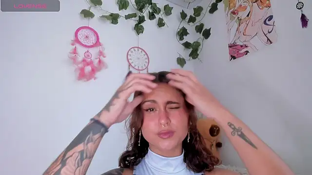 Violette-Ramirez01 online show from 10/18/25, 06:30