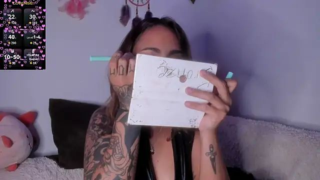 Violette-Ramirez01 online show from 11/26/25, 11:17