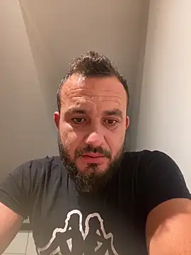 Snapshot of cosmin9000 chatting on 10/04/25, 05:16 cosmin9000 online show from 10/04/25, 05:16