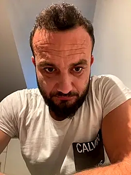 Snapshot of cosmin9000 chatting on 10/05/25, 06:23 cosmin9000 online show from 10/05/25, 06:23