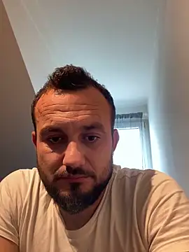 Snapshot of cosmin9000 chatting on 10/12/25, 10:25 cosmin9000 online show from 10/12/25, 10:25