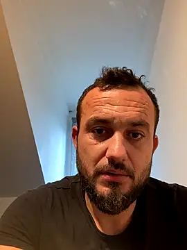 Snapshot of cosmin9000 chatting on 10/19/25, 06:36 cosmin9000 online show from 10/19/25, 06:36