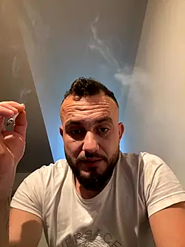 Snapshot of cosmin9000 chatting on 11/09/25, 08:45 cosmin9000 online show from 11/09/25, 08:45