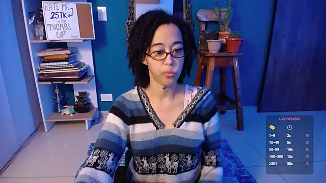 Snapshot of ela_0 chatting on 10/31/25, 12:00 ela 0 online show from 10/31/25, 12:00