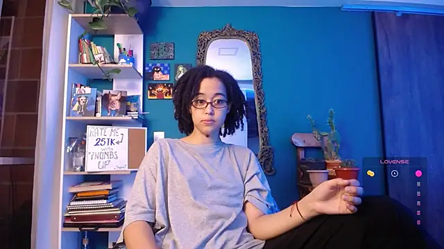 Snapshot of ela_0 chatting on 11/06/25, 02:01 ela 0 online show from 11/06/25, 02:01