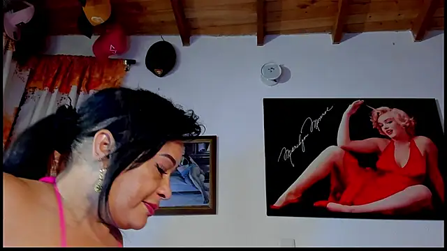 seleneh online show from 09/17/25, 11:17