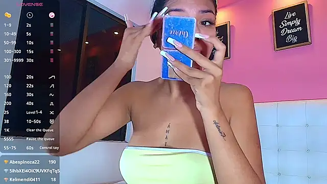Snapshot of daddyissuesss_ chatting on 02/21/25, 07:32 daddyissuesss online show from 02/21/25, 07:32
