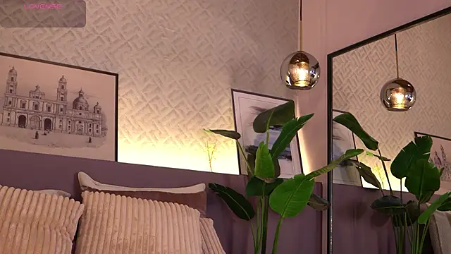 ElleDiane online show from 09/22/25, 10:34