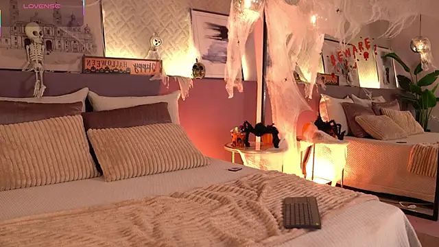 ElleDiane online show from 10/21/25, 01:28