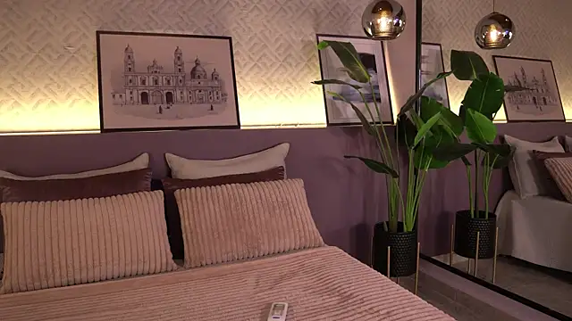 ElleDiane online show from 07/24/26, 10:41