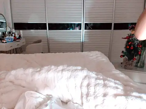 -Lucky Girl online show from 12/23/24, 11:47