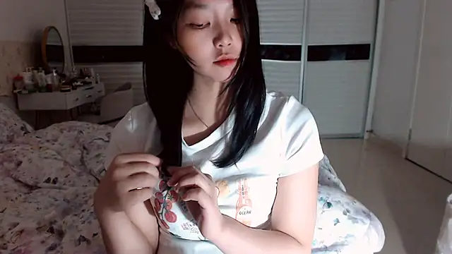 -Lucky Girl online show from 11/23/25, 02:06