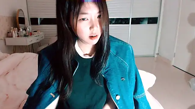 Snapshot of -Lucky_Girl chatting on 02/04/26, 02:12 -Lucky Girl online show from 02/04/26, 02:12