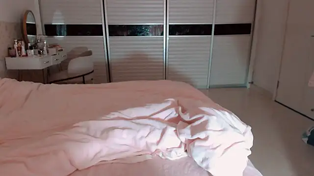 Snapshot of -Lucky_Girl chatting on 02/08/26, 02:26 -Lucky Girl online show from 02/08/26, 02:26