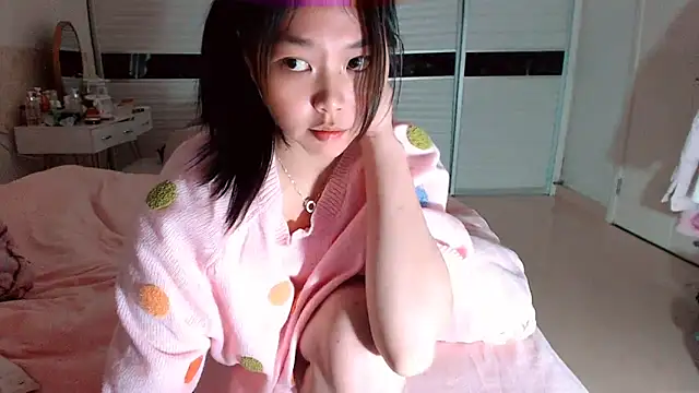 Snapshot of -Lucky_Girl chatting on 02/16/26, 02:46 -Lucky Girl online show from 02/16/26, 02:46