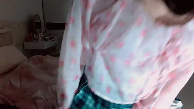 Snapshot of -Lucky_Girl chatting on 04/20/26, 02:31 -Lucky Girl online show from 04/20/26, 02:31