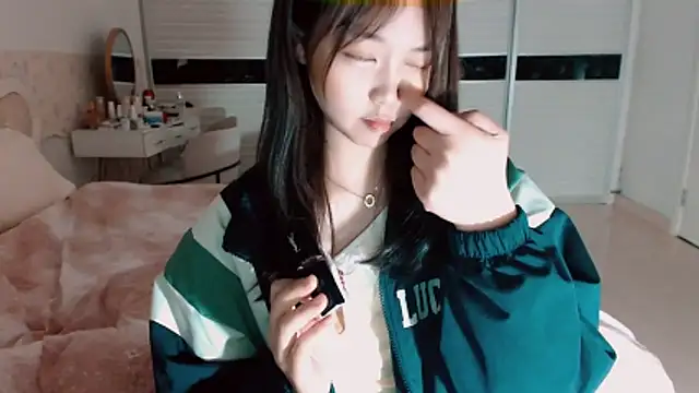 Snapshot of -Lucky_Girl chatting on 04/21/26, 12:55 -Lucky Girl online show from 04/21/26, 12:55