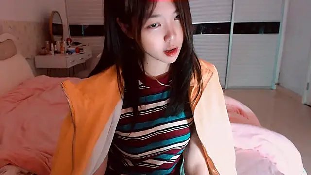 Snapshot of -Lucky_Girl chatting on 04/23/26, 02:13 -Lucky Girl online show from 04/23/26, 02:13