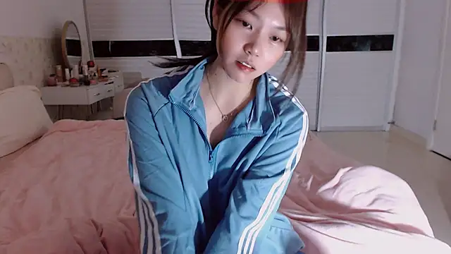 Snapshot of -Lucky_Girl chatting on 05/04/26, 02:35 -Lucky Girl online show from 05/04/26, 02:35