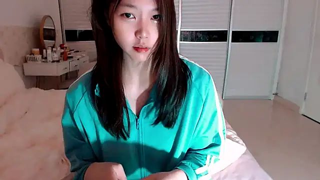 Snapshot of -Lucky_Girl chatting on 05/10/26, 02:17 -Lucky Girl online show from 05/10/26, 02:17