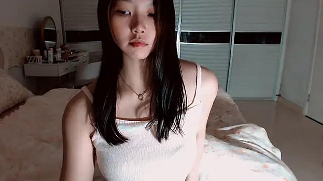 Snapshot of -Lucky_Girl chatting on 05/10/26, 02:33 -Lucky Girl online show from 05/10/26, 02:33
