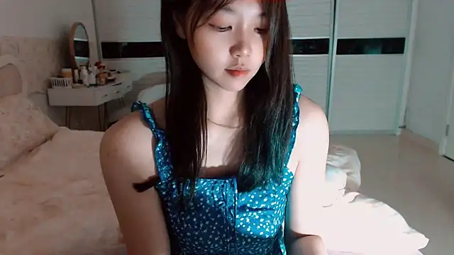 Snapshot of -Lucky_Girl chatting on 05/13/26, 02:09 -Lucky Girl online show from 05/13/26, 02:09