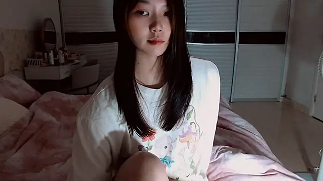 Snapshot of -Lucky_Girl chatting on 05/14/26, 02:24 -Lucky Girl online show from 05/14/26, 02:24