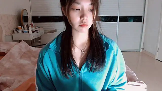 Snapshot of -Lucky_Girl chatting on 05/20/26, 01:06 -Lucky Girl online show from 05/20/26, 01:06