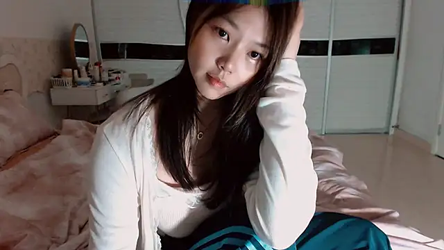 Snapshot of -Lucky_Girl chatting on 05/21/26, 01:51 -Lucky Girl online show from 05/21/26, 01:51
