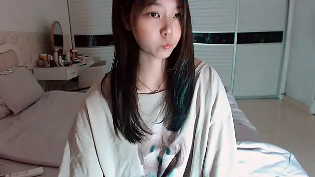 Snapshot of -Lucky_Girl chatting on 05/26/26, 02:18 -Lucky Girl online show from 05/26/26, 02:18
