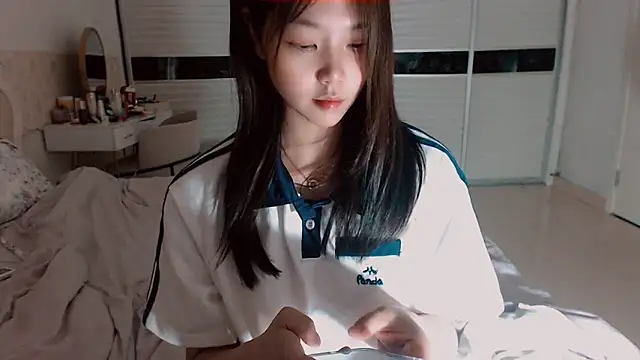 Snapshot of -Lucky_Girl chatting on 05/26/26, 02:24 -Lucky Girl online show from 05/26/26, 02:24