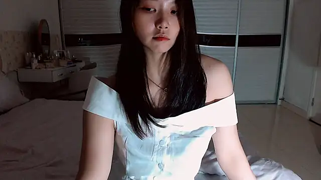 Snapshot of -Lucky_Girl chatting on 06/02/26, 01:57 -Lucky Girl online show from 06/02/26, 01:57